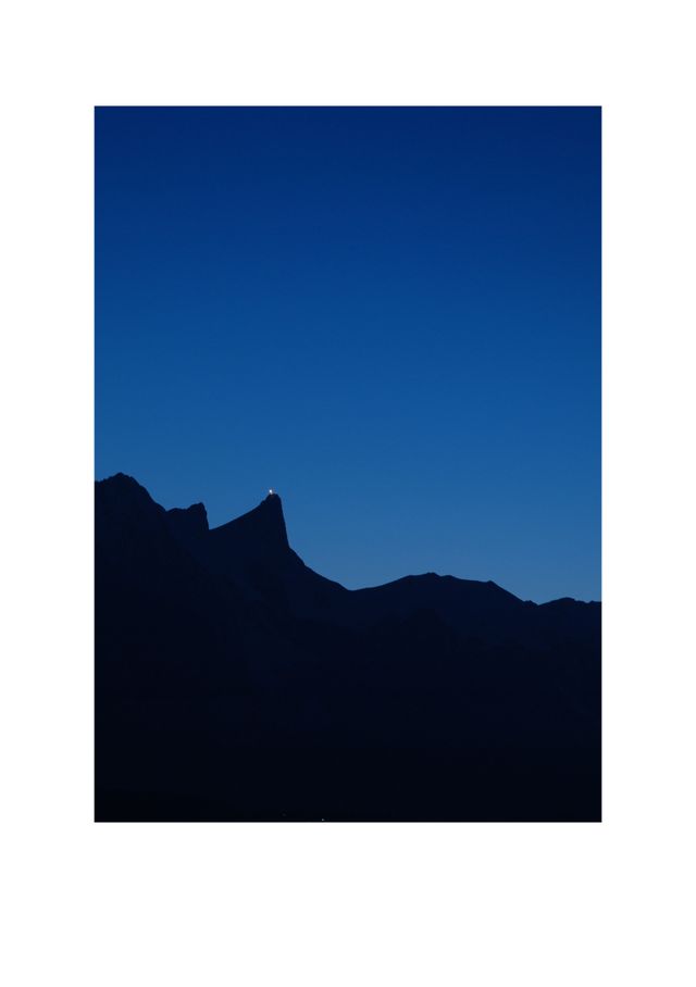 Ein Bild mit Bergsiluette zum Nachtgebet
